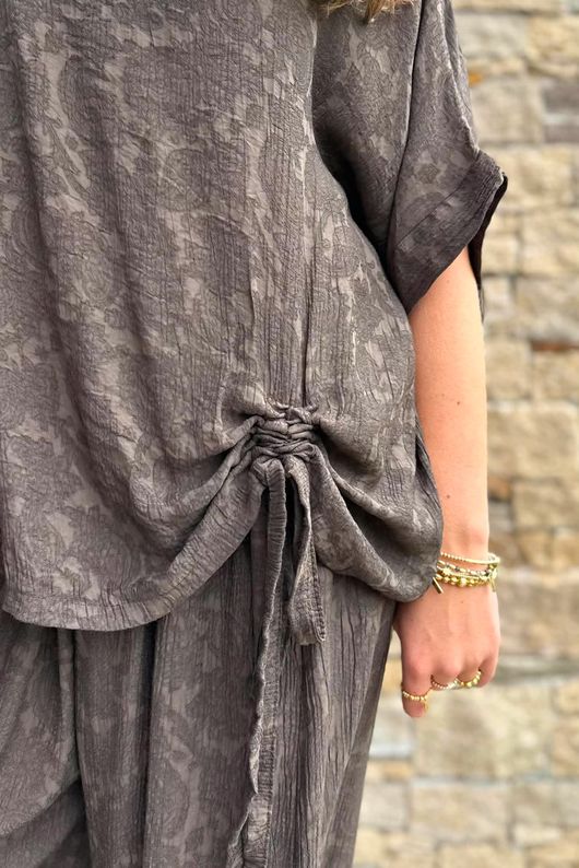 Kiti Paisley Damask Hitch Tee Coffee Bean